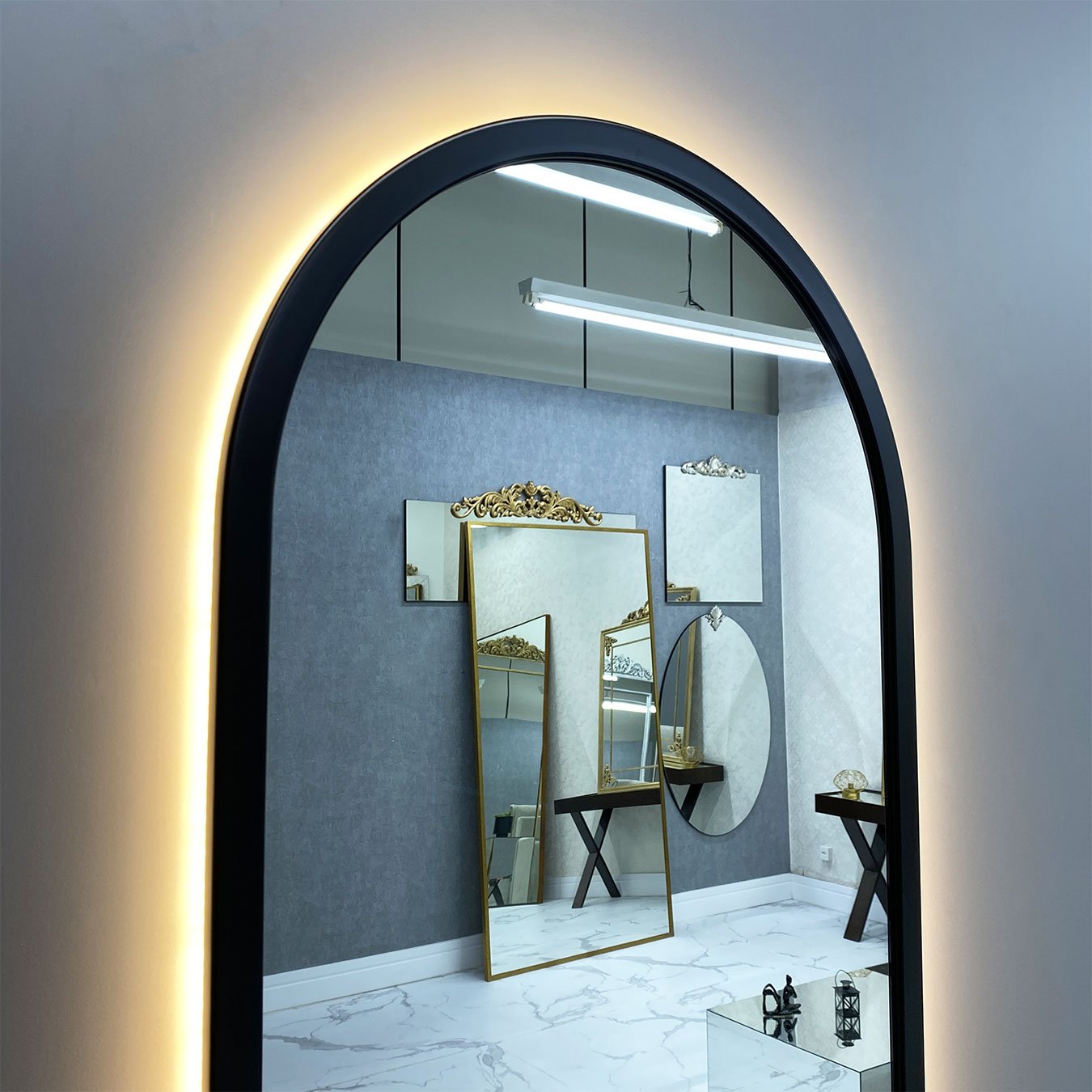 Espelho LED Retangular Arredondado com Moldura Preta: Modernidade para seu ambiente Espelho LED Retangular Arredondado com Moldura Preta: Modernidade para seu ambiente