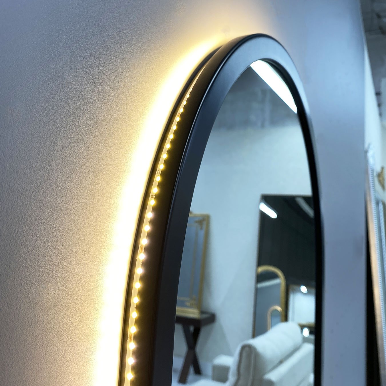 Espelho LED Retangular Arredondado com Moldura Preta: Modernidade para seu ambiente Espelho LED Retangular Arredondado com Moldura Preta: Modernidade para seu ambiente