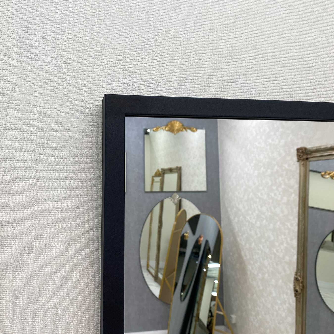 Espelho Moderno Decorativo com Moldura Preta sem Bisotê - Escolha o Tamanho
