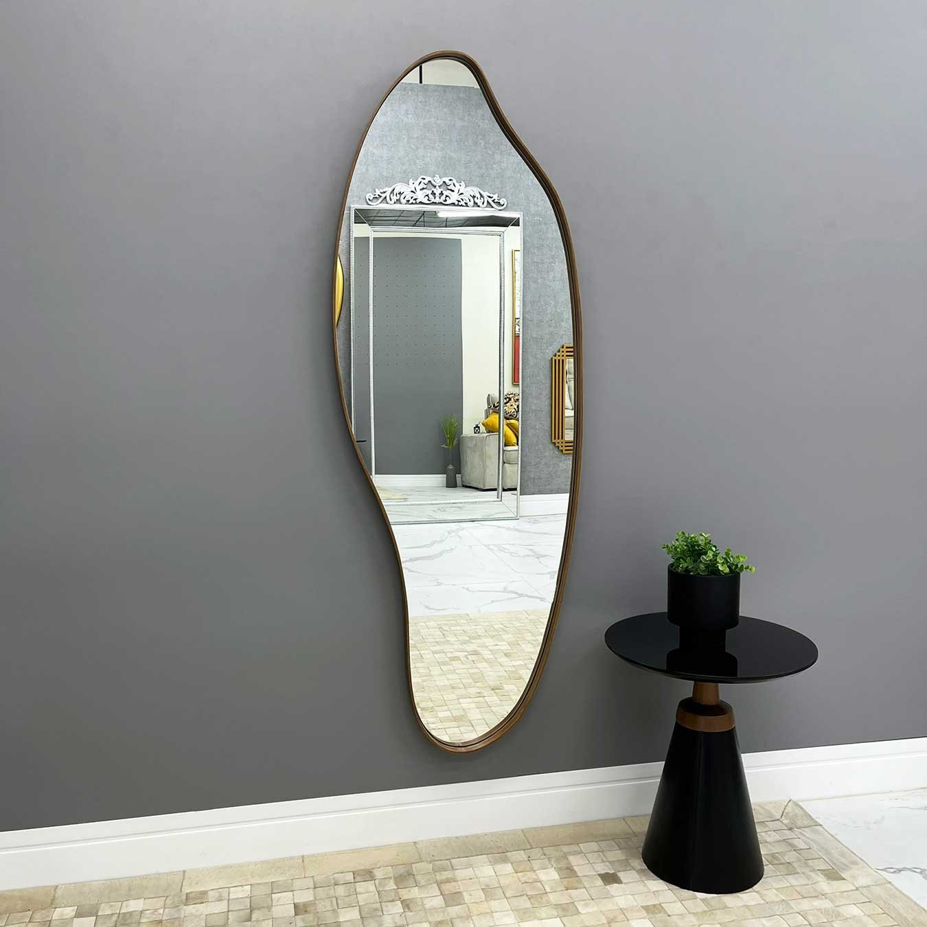 Espelho Orgânico com Borda Amadeirada Avermelhada: Elegância Vibrante para Decorar