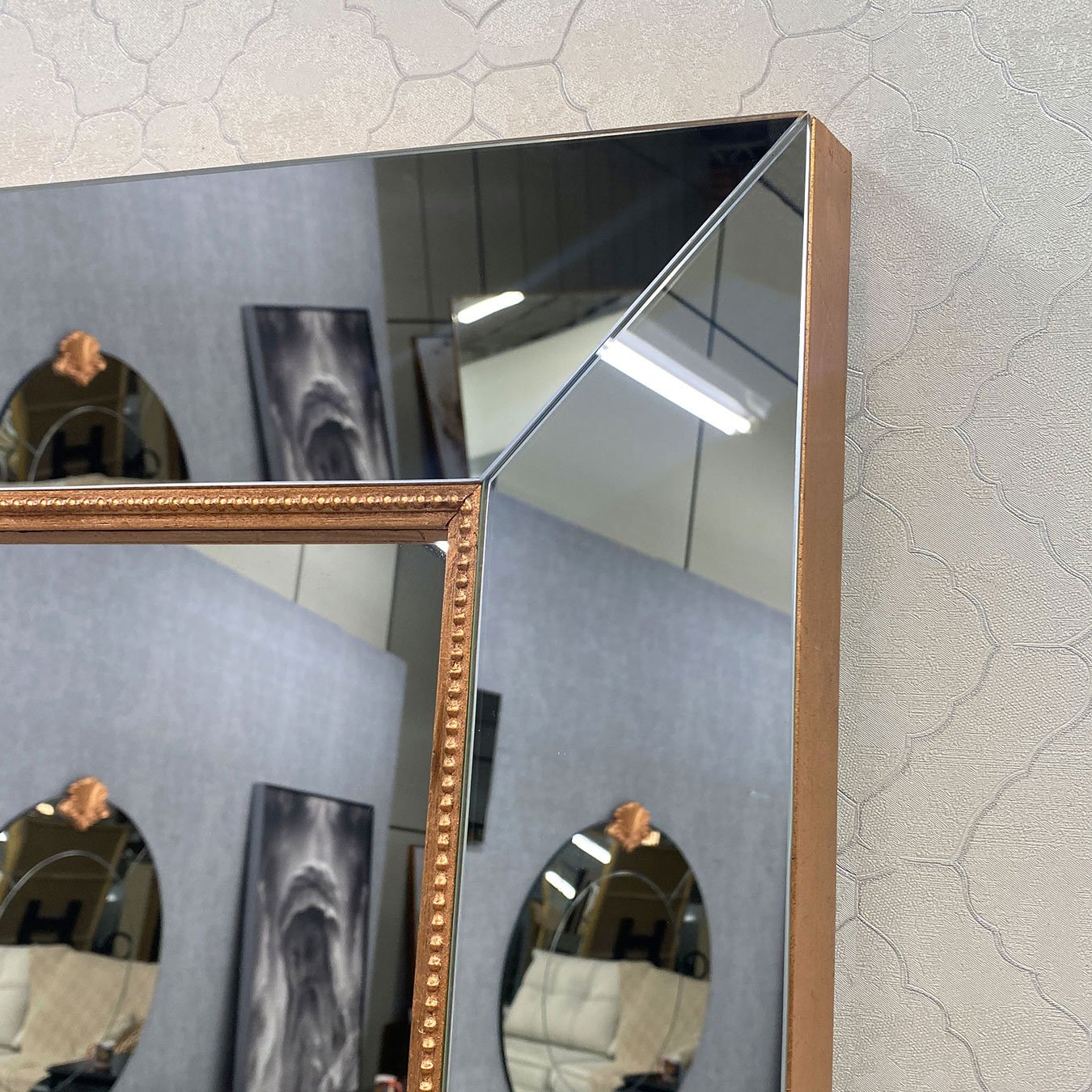 Espelho Retangular Moderno com Borda e Filetes Folheados à mão com Folha Cobre. Espelho Retangular Moderno com Borda e Filetes Folheados à mão com Folha Cobre.