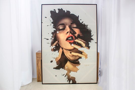 Quadro Tela Decorativa com Moldura Mulher Sedutora com Batom Vermelho 140x200cm