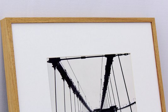 Quadro Decorativo Arquitetônico com Moldura na Cor Carvalho Ponte do Brooklyn 50x50cm