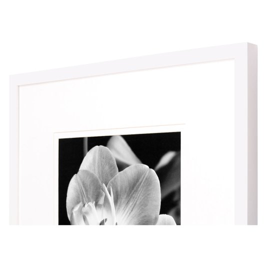 Quadro Decorativo Flor em Preto e Branco com Moldura Laqueada Branca 50x50cm