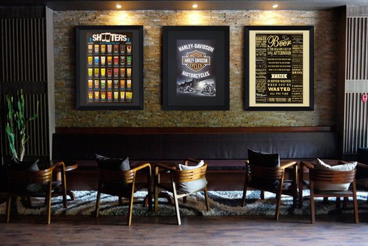 Quadro Decorativo Grande com Moldura Preta Frases de Bar 90x110cm