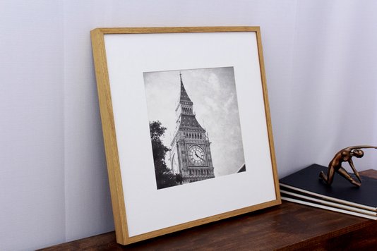 Quadro Decorativo com Moldura na Cor Carvalho Torre Big Ben de Londres Inglaterra 50x50cm