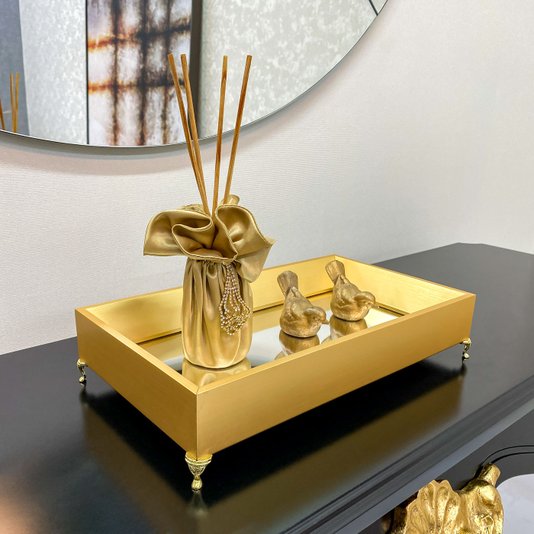 Bandeja Decorativa Espelhada Moldura Gravada Ouro com Pés Metálicos