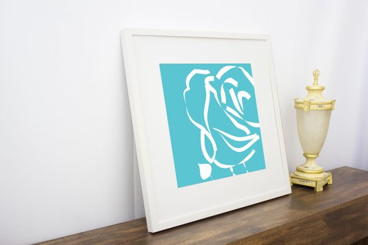 Quadro Decorativo com Moldura Branca Flor Branca em Fundo Azul 60x60cm