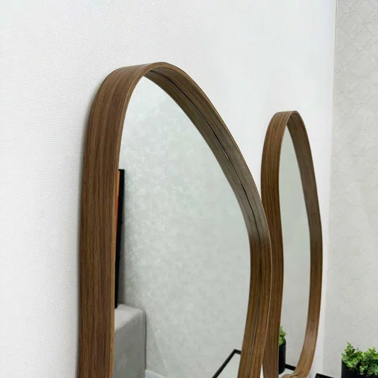 Conjunto de Espelhos Orgânicos: Elegância e Versatilidade com Borda Amadeirada