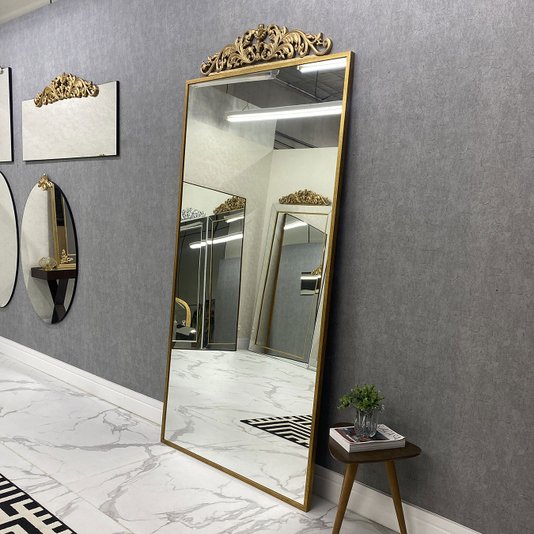 Espelho Clássico com Moldura Dourada - Elegância e Exclusividade para seu Ambiente