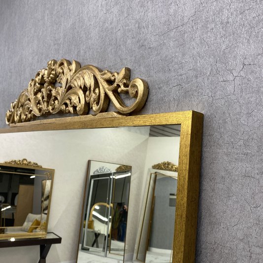 Espelho Clássico com Moldura Dourada - Elegância e Exclusividade para seu Ambiente