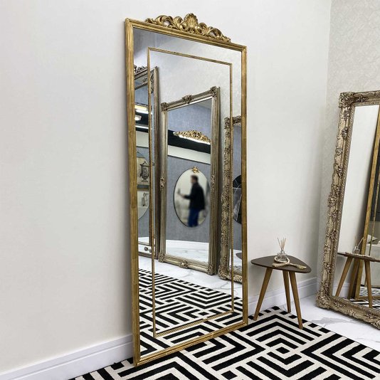 Espelho Clássico com Moldura Dourada Folheada À Mão com Folha Ouro: Luxo e Elegância