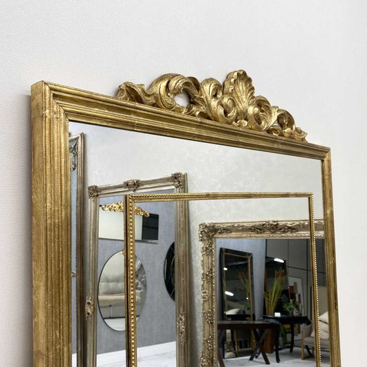 Espelho Clássico com Moldura Dourada Folheada À Mão com Folha Ouro: Luxo e Elegância