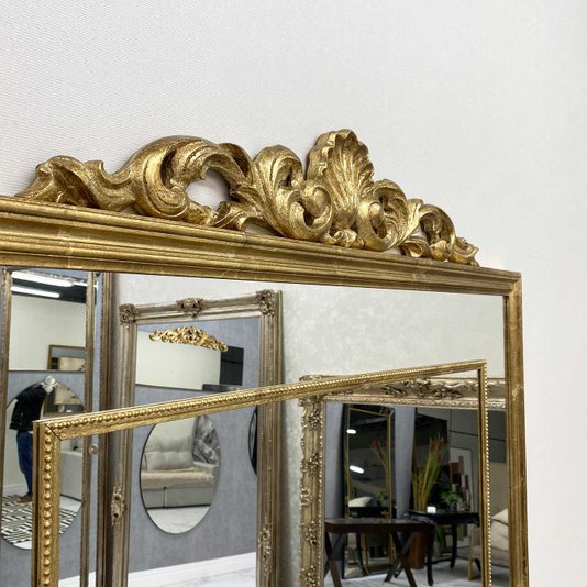 Espelho Clássico com Moldura Dourada Folheada À Mão com Folha Ouro: Luxo e Elegância