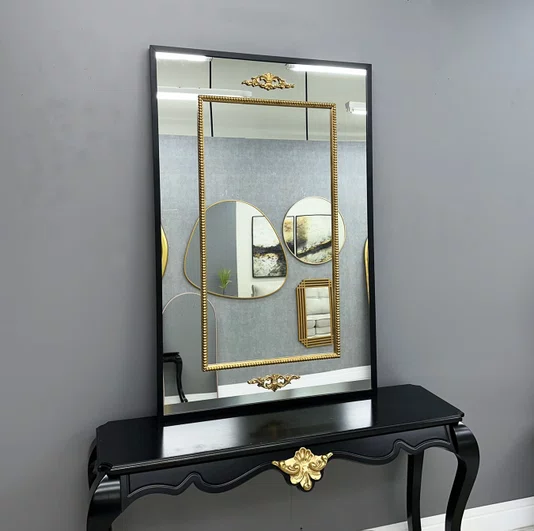 Espelho Clássico com Moldura Preta e Apliques Folheados em Dourado 90x140CM