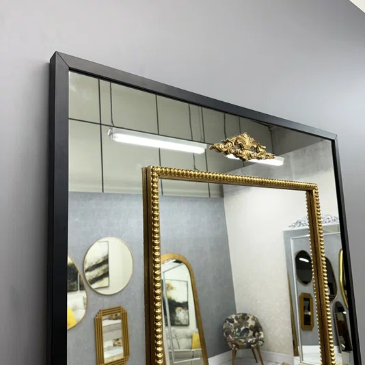 Espelho Clássico com Moldura Preta e Apliques Folheados em Dourado 90x140CM