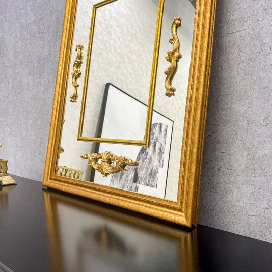 Espelho Clássico Decorativo com Apliques Dourados Folheados