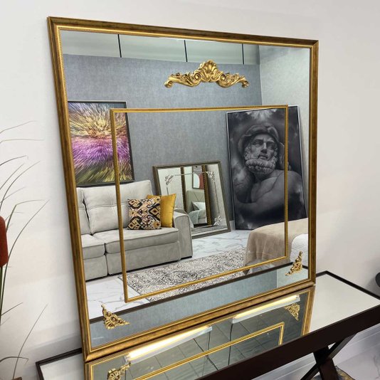 Espelho Clássico Decorativo com Moldura e Apliques Dourados 130x130 cm para Lavabo