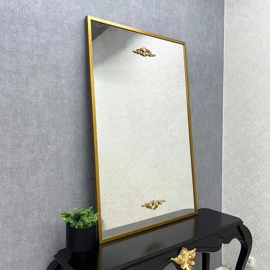 Espelho Clássico Decorativo com Moldura e Apliques Dourados