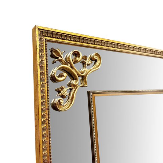 Espelho Clássico Sophistiqué Dourado com Apliques Folheados - Elegância e Sofisticação