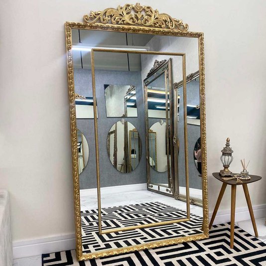Espelho Clássico Dourado com Moldura Gravada Elegância e Requinte para o seu Lar