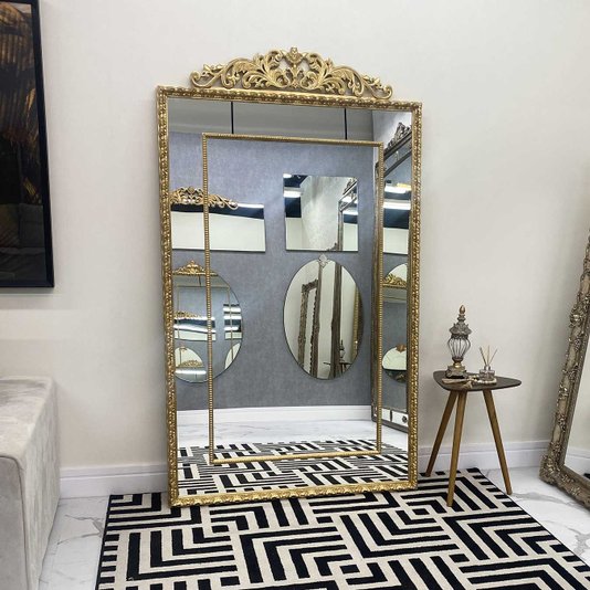 Espelho Clássico Dourado com Moldura Gravada Elegância e Requinte para o seu Lar