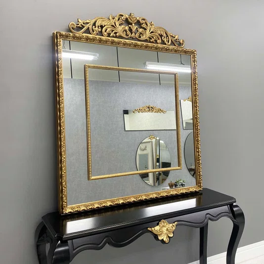 Espelho Clássico Dourado com Moldura Gravada Elegância e Requinte para o seu Lar