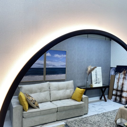 Espelho com LED Redondo e Moldura Preta Laqueada: Elegância e Versatilidade para sua Decoração