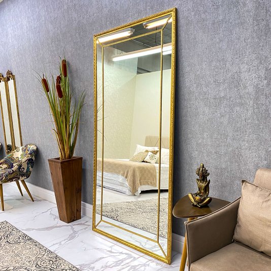 Espelho Decorativo Clássico Grandeza com Moldura Dourada: Elegância Folheada à Mão