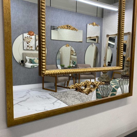 Espelho Decorativo Clássico com Moldura e Apliques Dourados
