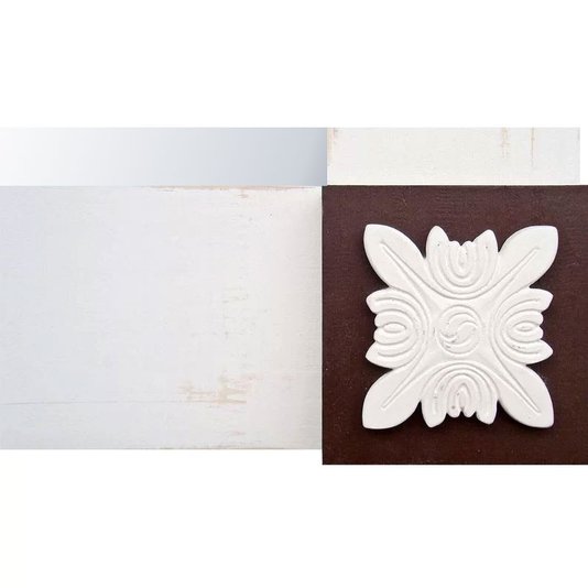 Espelho Decorativo com Moldura Branca Provençal e Apliques