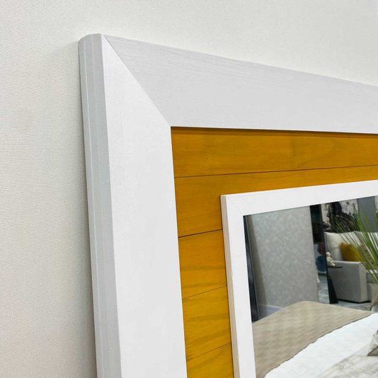 Espelho Decorativo com Moldura Branca com Amarelo Rústico