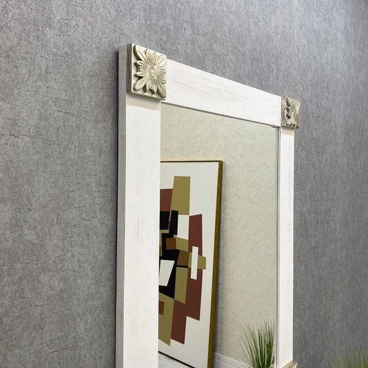 Espelho Decorativo com Moldura Branca e Apliques Prata