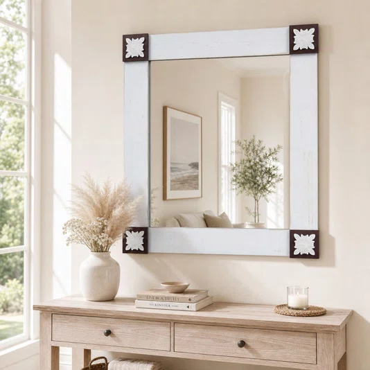 Espelho Decorativo com Moldura Branca Provençal e Apliques