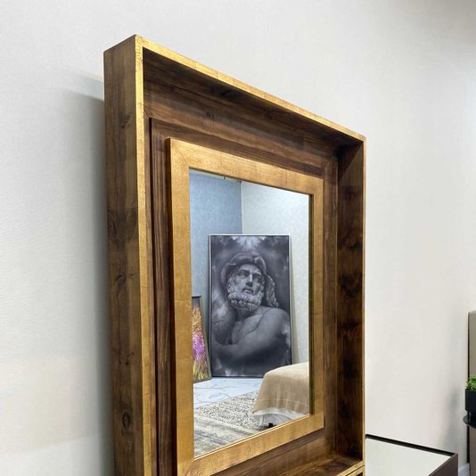 Espelho Decorativo com Moldura Marrom com Detalhes em Folha de Ouro