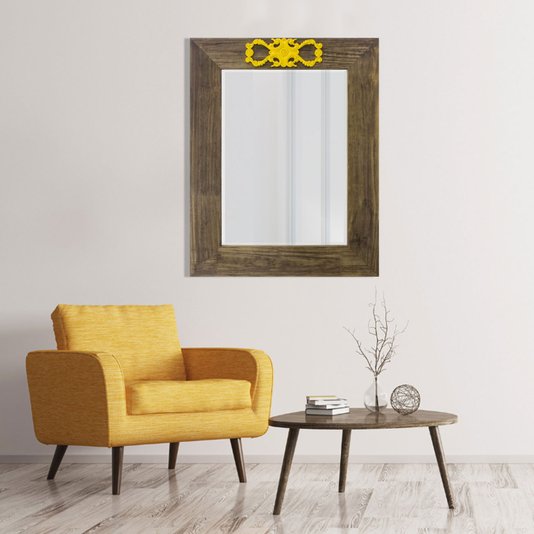 Espelho Decorativo com Moldura Marrom e Aplique Amarelo