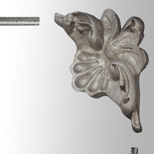 Espelho Decorativo com Moldura Prata Clássica e Apliques Pratas