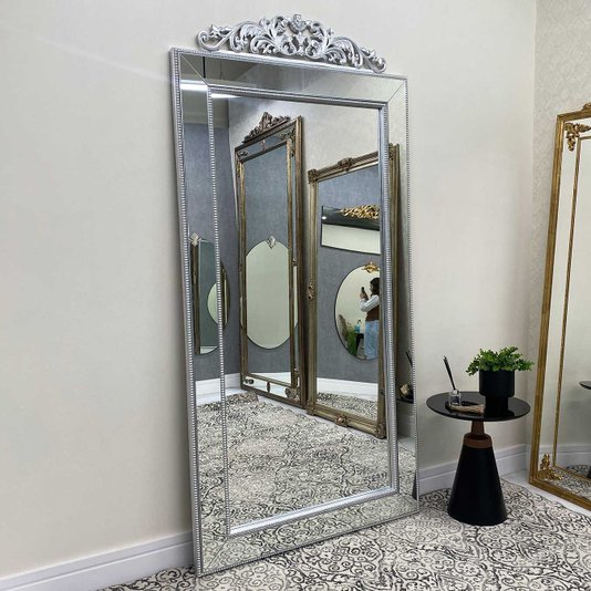 Espelho Decorativo com Moldura Prata Espelhada Amplia o Ambiente e Adiciona Elegância