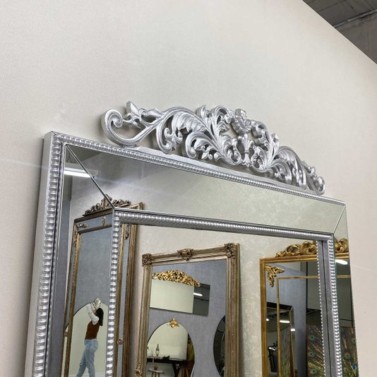Espelho Decorativo com Moldura Prata Espelhada Amplia o Ambiente e Adiciona Elegância