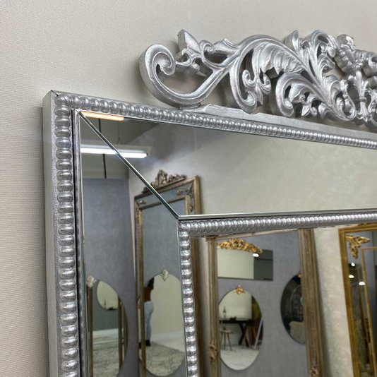 Espelho Decorativo com Moldura Prata Espelhada Amplia o Ambiente e Adiciona Elegância