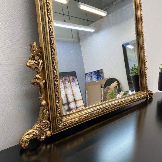 Espelho Decorativo Oval Base Reta com Moldura Clássica Dourada