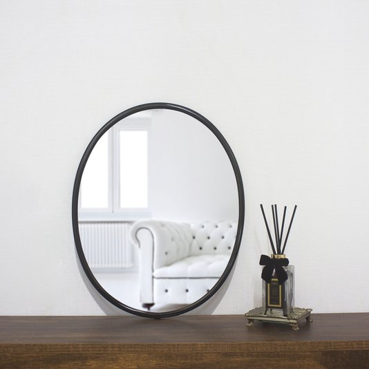 Espelho Oval Decorativo com Moldura de Alumínio Preto Brilho: Reflexo perfeito e resistência à umidade