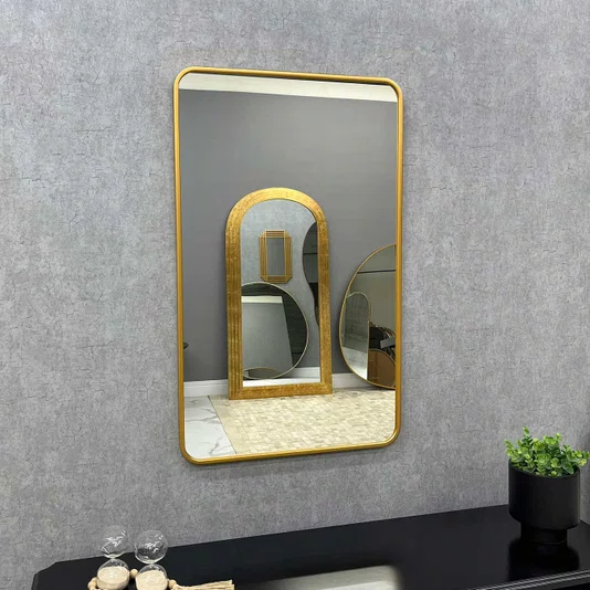 Espelho Decorativo Retangular com Cantos Arredondados e Moldura Dourada