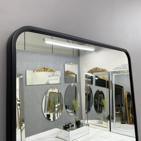 Espelho Decorativo Retangular com Cantos Arredondados e Moldura Preta