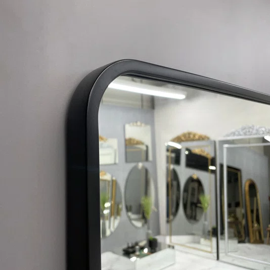 Espelho Decorativo Retangular com Cantos Arredondados e Moldura Preta