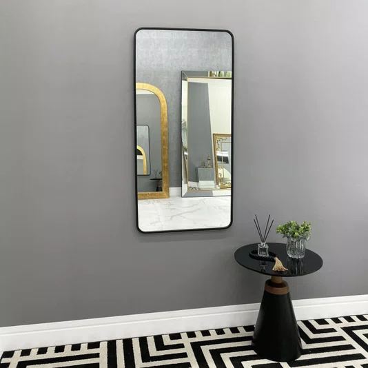 Espelho Decorativo Retangular com Cantos Arredondados e Moldura Preta