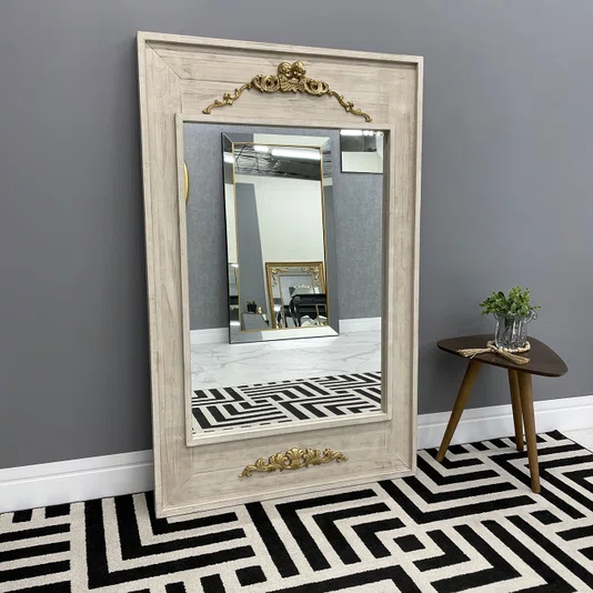Espelho Decorativo Rústico com Moldura Branca Envelhecida com Apliques Dourados