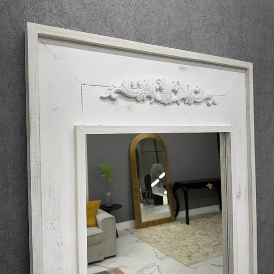 Espelho Decorativo Rústico com Moldura Branca Estilo Provençal com Apliques