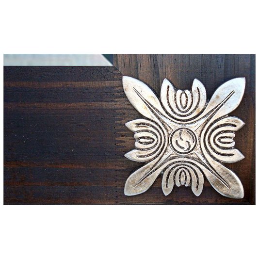 Espelho Decorativo Rústico Moldura Marrom com Apliques na Cor Prata Envelhecido