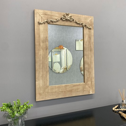 Espelho Decorativo Rústico Moldura na Cor Creme Estilo Provençal com Aplique